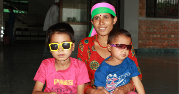 दुई छाेराले आँखा देखेपछि मीनाले भनिन्– भगवान्‌ले सुख पनि दिन जानेका रहेछन्